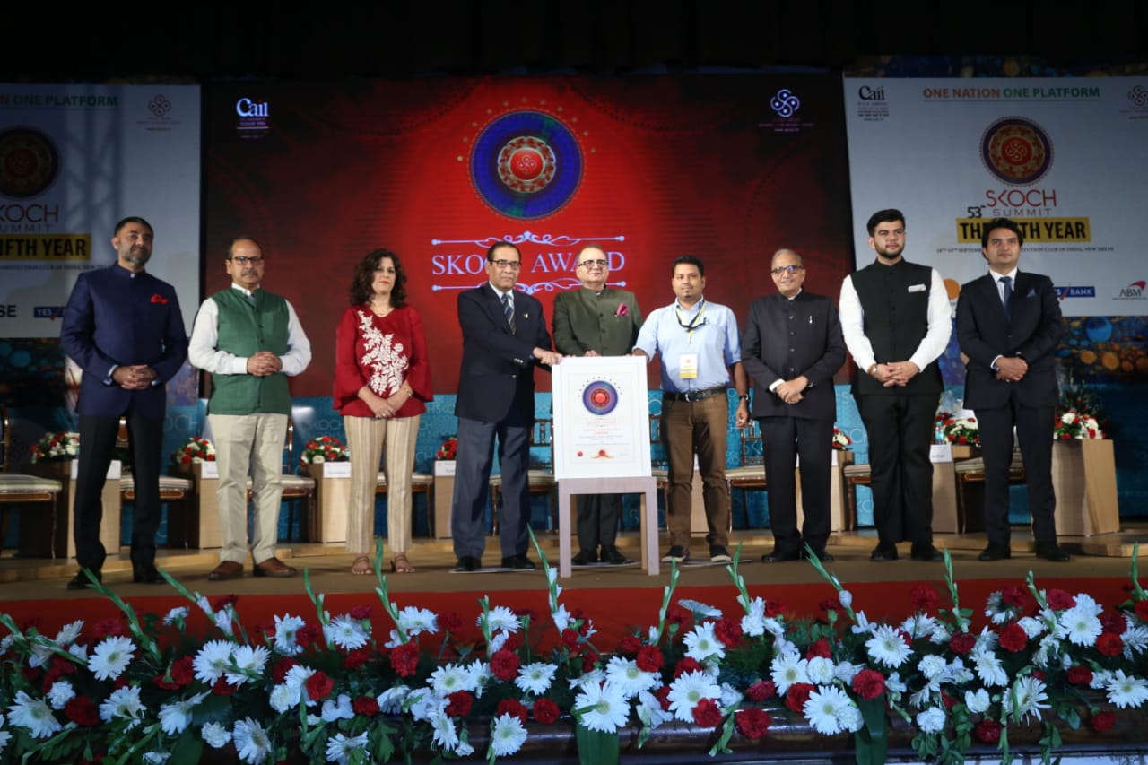 Kudumbashree's DDUGKY representative revieving award from SKOCH