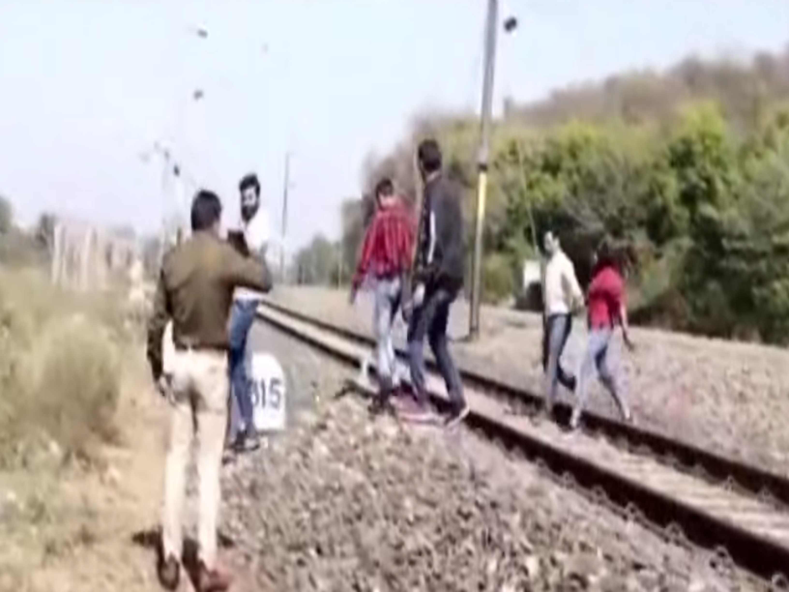 pre-wedding shoot on railway track