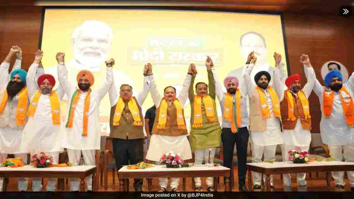 800 Sikh Community Members Join BJP In Delhi
