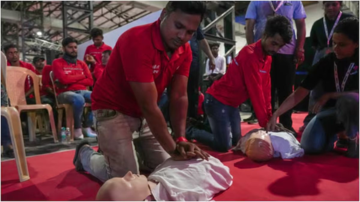 Zomato Trains Riders In Roadside First Aid