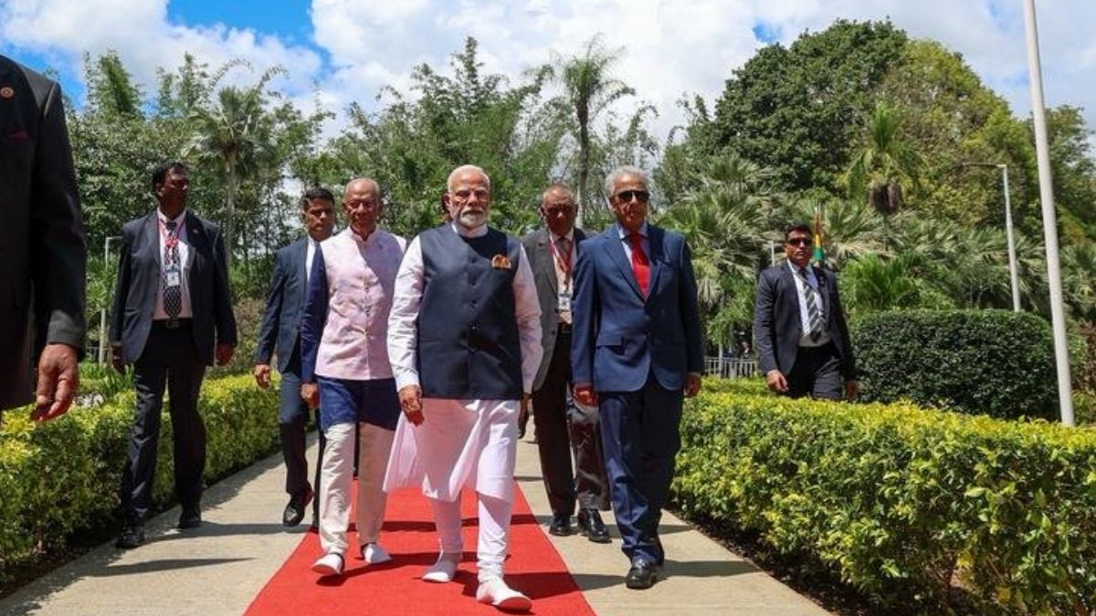 PM Modi In Mauritius: Prime Minister Promotes 'Ek Ped Maa Ke Naam' Campaign, Applauds Bhojpuri Language's Legacy