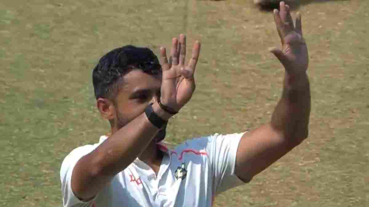 Karun Nair celebration after scoring a century against Kerala in Ranji Trophy final