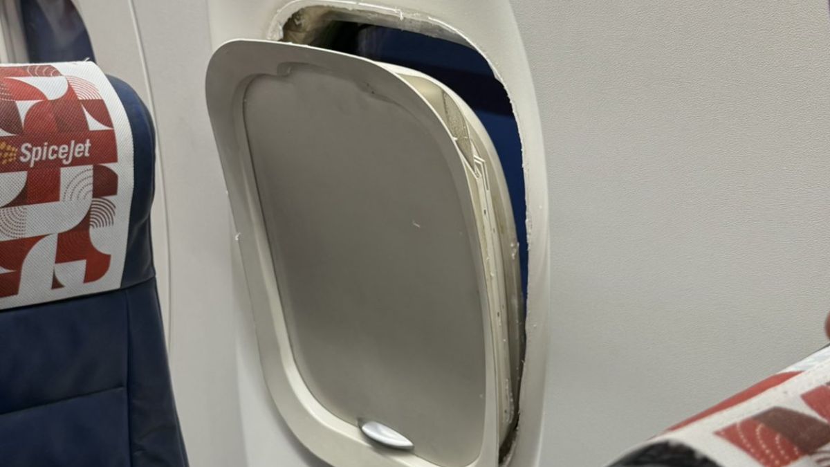 Pune Bound SpiceJet Flight’s Window Frame Pops Loose Mid-Air, Airline Responds | Video